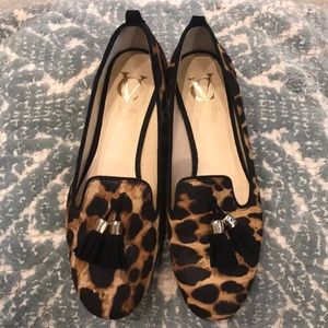 VINCE CAMUTO Leopard Loafers